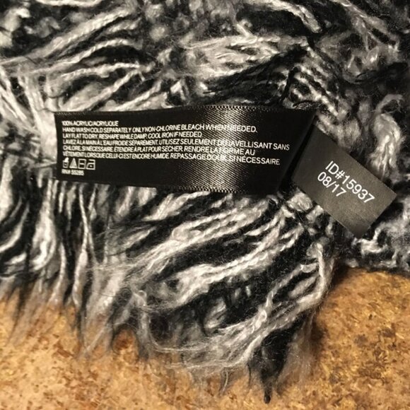 2X EXPRESS SCARF 24 X 72 24 X 82 BLACK & WHITE - Picture 6 of 7